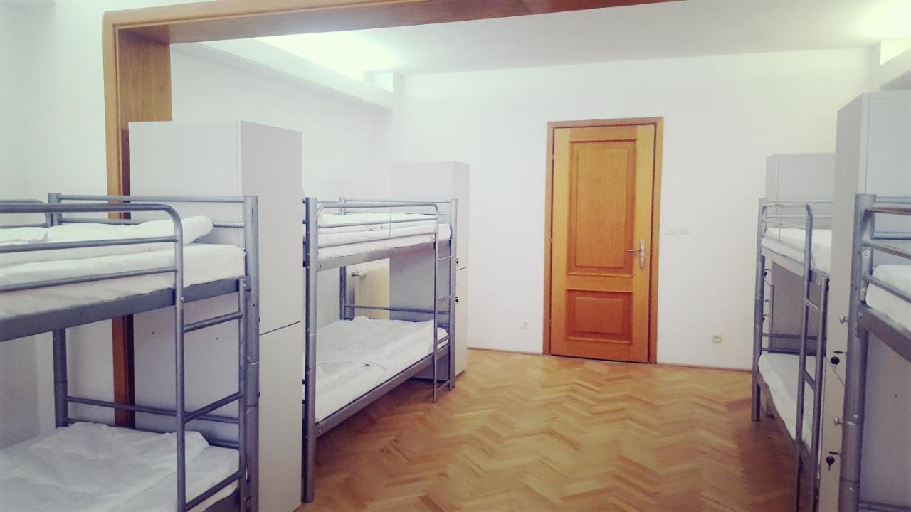 Sleep Inn Hostel Bucharest Luaran gambar