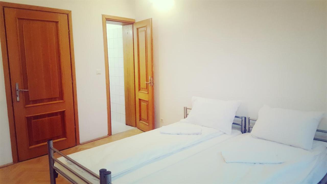 Sleep Inn Hostel Bucharest Luaran gambar
