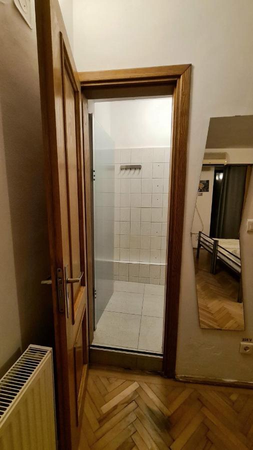 Sleep Inn Hostel Bucharest Luaran gambar